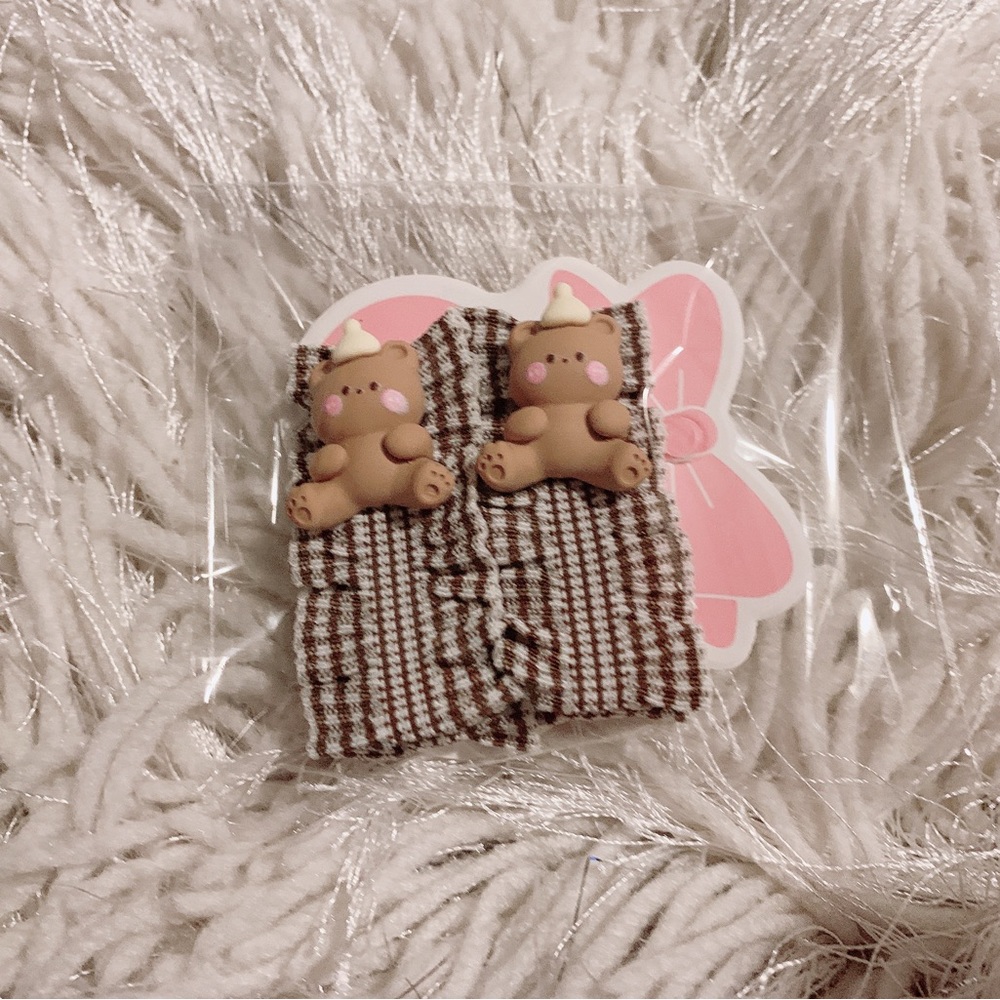 Bear with hat hair clips